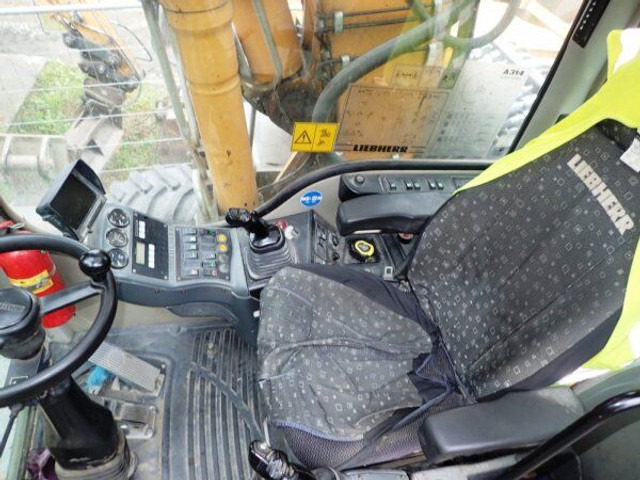 Колесен багер Liebherr A 314: снимка 11