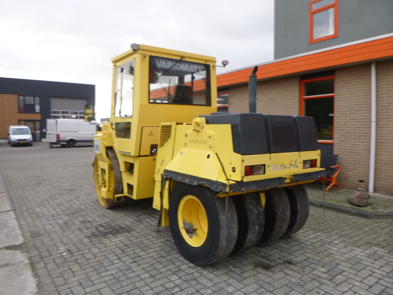 BOMAG BW151AC-2 - Комбиниран валяк: снимка 3 BOMAG BW151AC-2 - Комбиниран валяк: снимка 3