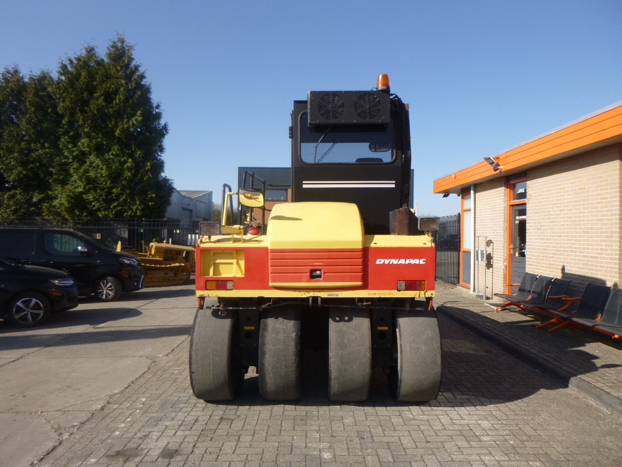 DYNAPAC CP215(HITACHI) - Пневматичен валяк: снимка 3 DYNAPAC CP215(HITACHI) - Пневматичен валяк: снимка 3