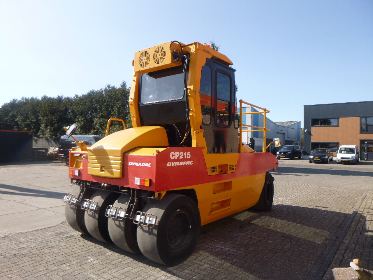 DYNAPAC CP215(HITACHI) - Пневматичен валяк: снимка 4 DYNAPAC CP215(HITACHI) - Пневматичен валяк: снимка 4