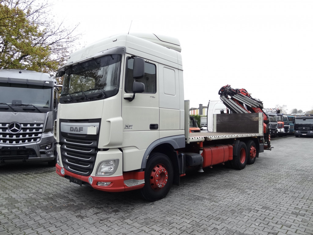 Daf XF440 6X2 Fassi 235 mit Jib bis 24.50 Meter - Бордови камион, Камион с кран: снимка 1 Daf XF440 6X2 Fassi 235 mit Jib bis 24.50 Meter - Бордови камион, Камион с кран: снимка 1