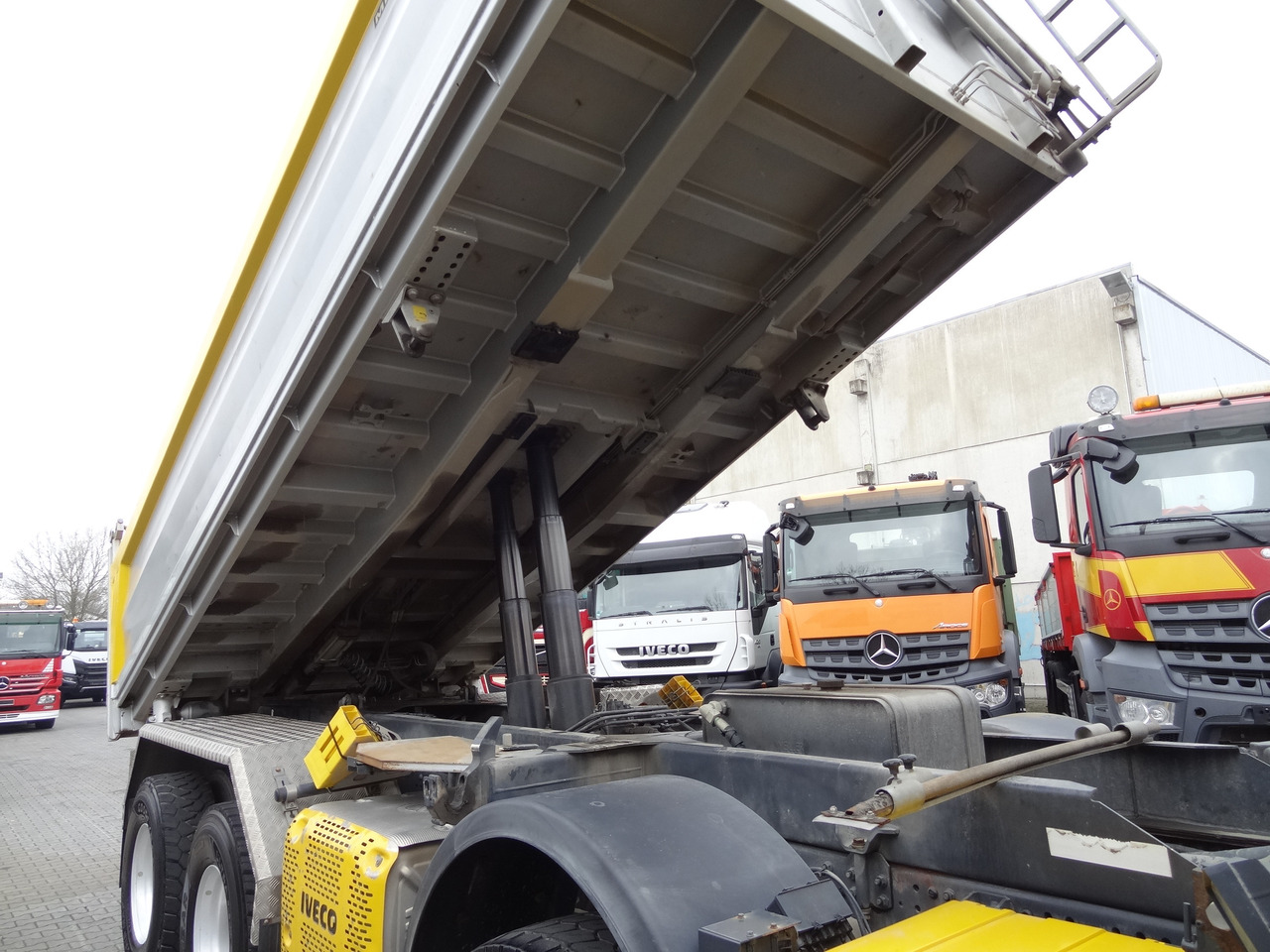 Iveco Trakker 450 8X4 Meiller - Самосвал камион: снимка 4 Iveco Trakker 450 8X4 Meiller - Самосвал камион: снимка 4