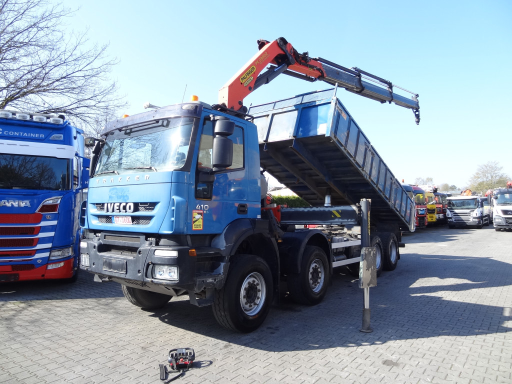 Iveco Trakker AD340T41 8X4 Kipper Kran Palfinger 23002 - Самосвал камион, Камион с кран: снимка 1 Iveco Trakker AD340T41 8X4 Kipper Kran Palfinger 23002 - Самосвал камион, Камион с кран: снимка 1