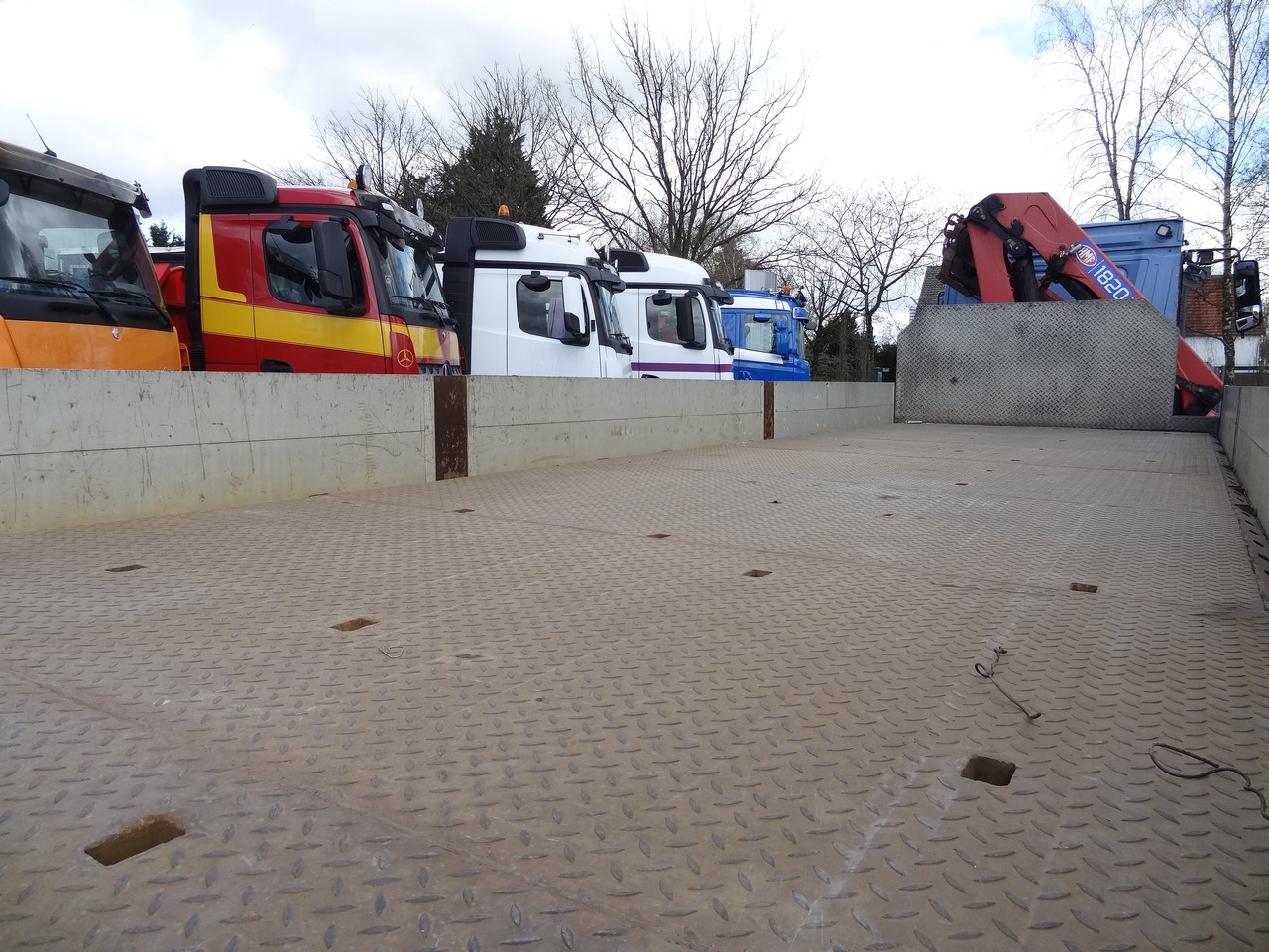 Mercedes-Benz Actros 2533 6X2 HMF 1820 Langmaterial - Бордови камион, Камион с кран: снимка 2 Mercedes-Benz Actros 2533 6X2 HMF 1820 Langmaterial - Бордови камион, Камион с кран: снимка 2