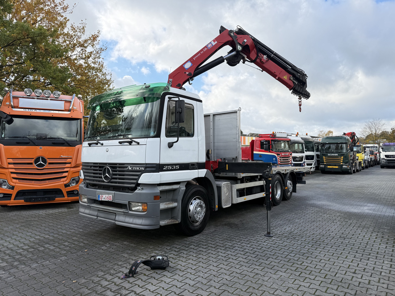 Mercedes-Benz Actros 2535 6X2 HMF 2420 bis 25 Meter - Бордови камион, Камион с кран: снимка 1 Mercedes-Benz Actros 2535 6X2 HMF 2420 bis 25 Meter - Бордови камион, Камион с кран: снимка 1