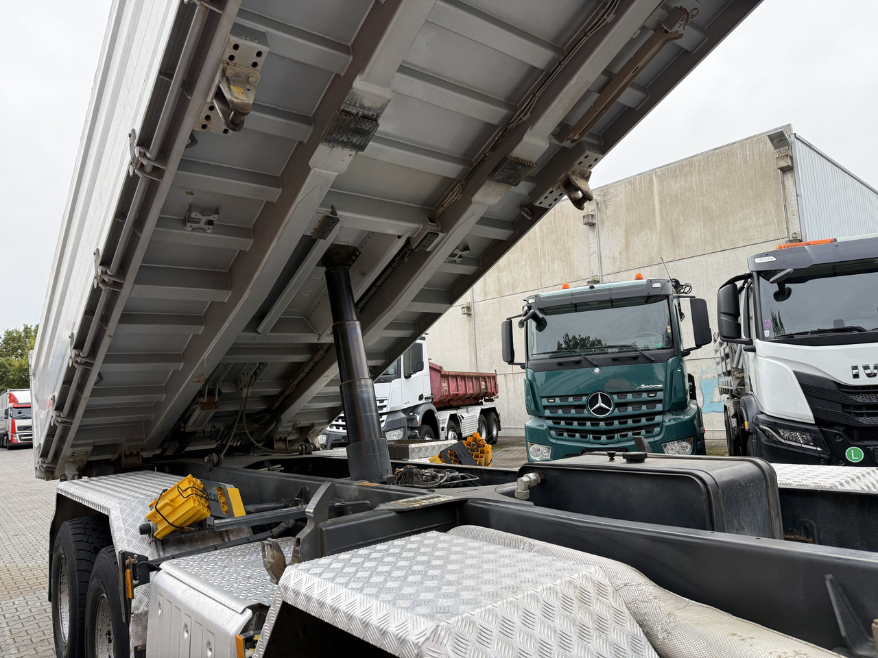 Mercedes-Benz Arocs 3246K 8X4 Meiller - Самосвал камион: снимка 2 Mercedes-Benz Arocs 3246K 8X4 Meiller - Самосвал камион: снимка 2