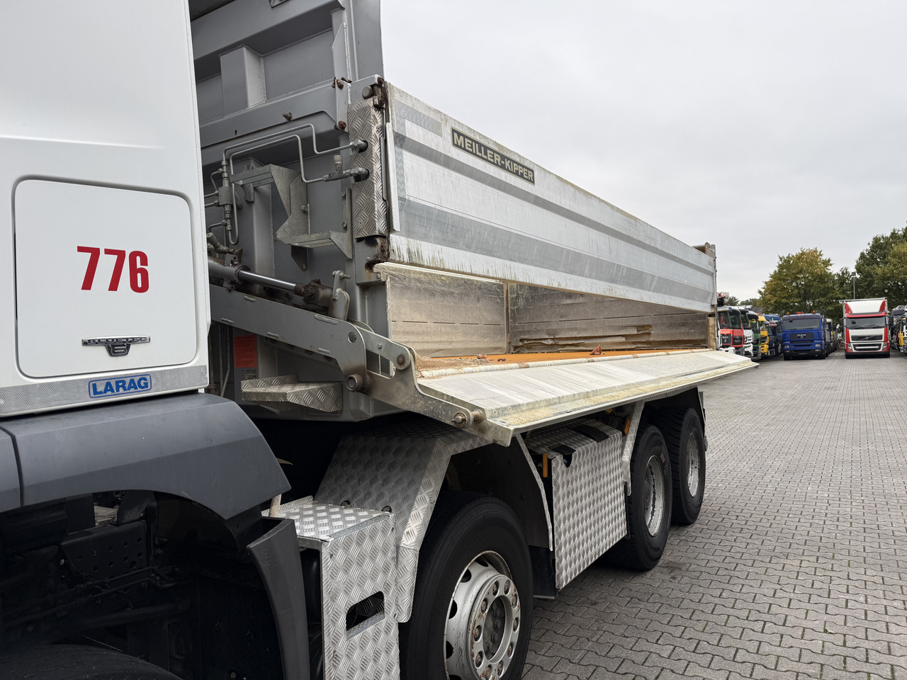 Mercedes-Benz Arocs 3246K 8X4 Meiller - Самосвал камион: снимка 3 Mercedes-Benz Arocs 3246K 8X4 Meiller - Самосвал камион: снимка 3