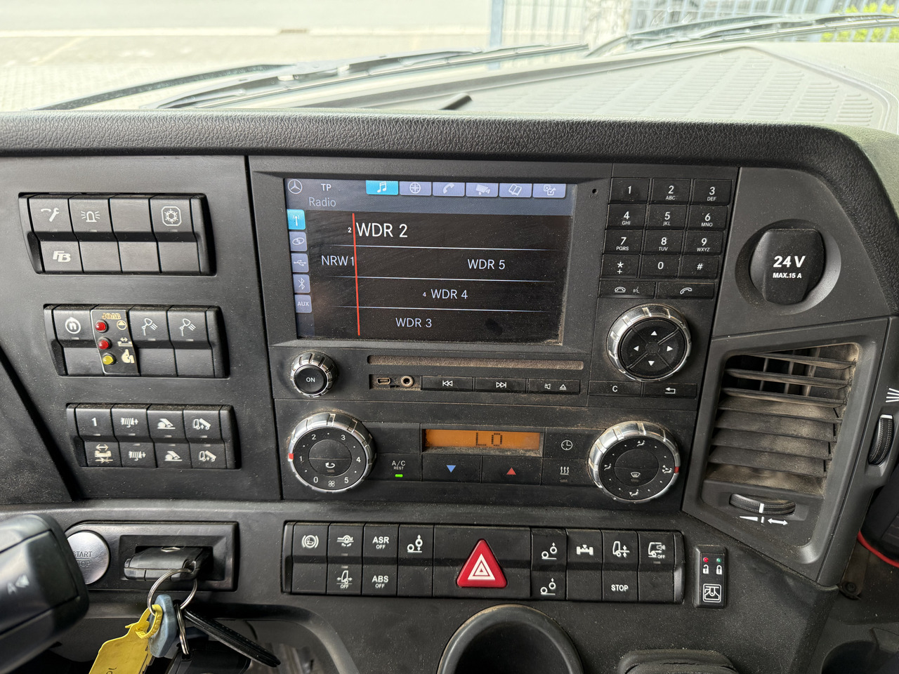 Мултилифт с кука камион, Камион с кран Mercedes-Benz Arocs 3251 8X4 Haken mit Kran HMF 2620 K5: снимка 6 Мултилифт с кука камион, Камион с кран Mercedes-Benz Arocs 3251 8X4 Haken mit Kran HMF 2620 K5: снимка 6