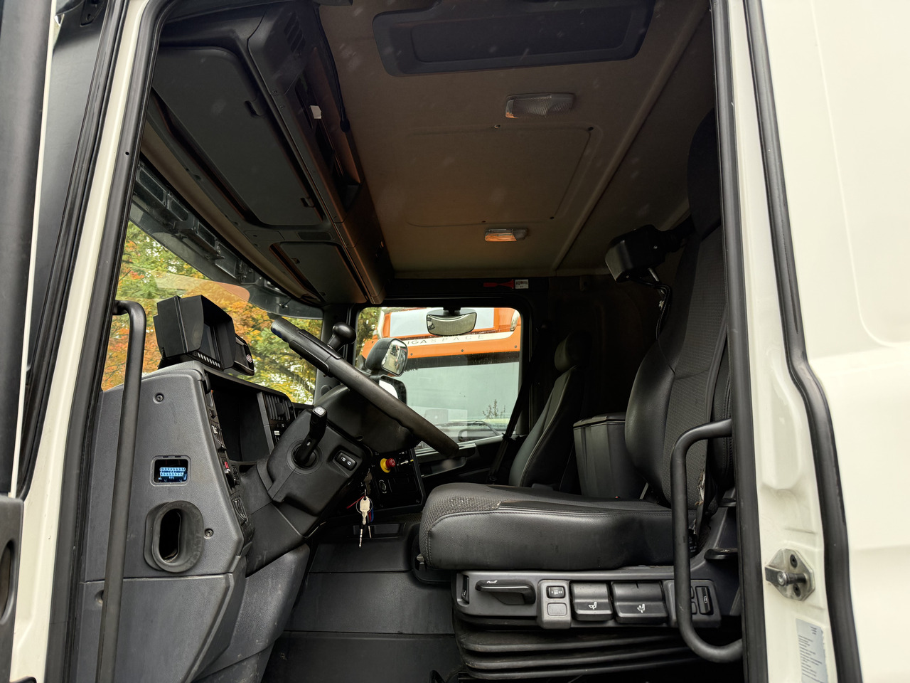 Scania P280 6X2*4 - Шаси кабина: снимка 3 Scania P280 6X2*4 - Шаси кабина: снимка 3