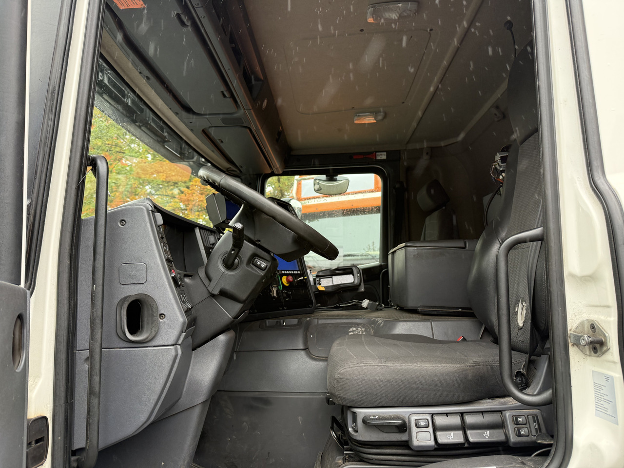 Шаси кабина Scania P280 6X2*4: снимка 11 Шаси кабина Scania P280 6X2*4: снимка 11