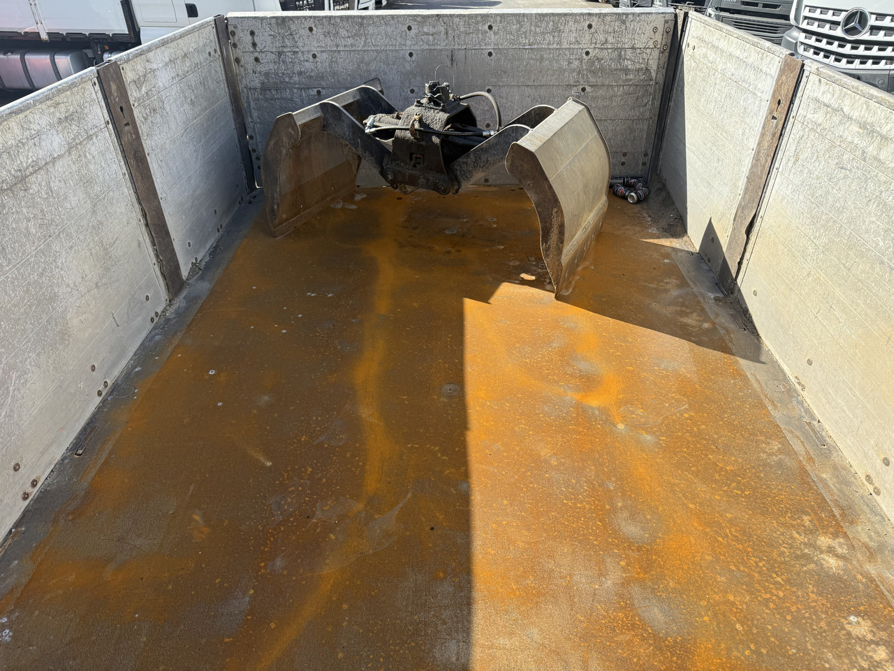 Scania R380 6X2*4 Kipper mit Kran HIAB 220 - Самосвал камион, Камион с кран: снимка 2 Scania R380 6X2*4 Kipper mit Kran HIAB 220 - Самосвал камион, Камион с кран: снимка 2