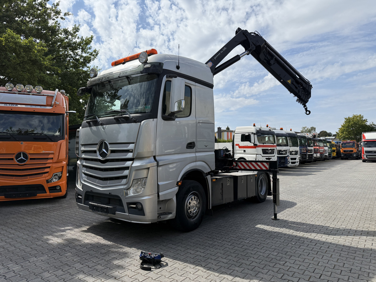 Mercedes-Benz Actros 1842LS Kran HMF 2020 bis 18 Meter - Влекач: снимка 1 Mercedes-Benz Actros 1842LS Kran HMF 2020 bis 18 Meter - Влекач: снимка 1