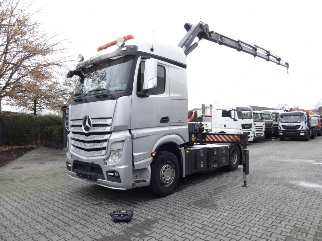 Mercedes-Benz Actros 1842LS Kran HMF 2020 bis 18 Meter - Влекач: снимка 1 Mercedes-Benz Actros 1842LS Kran HMF 2020 bis 18 Meter - Влекач: снимка 1