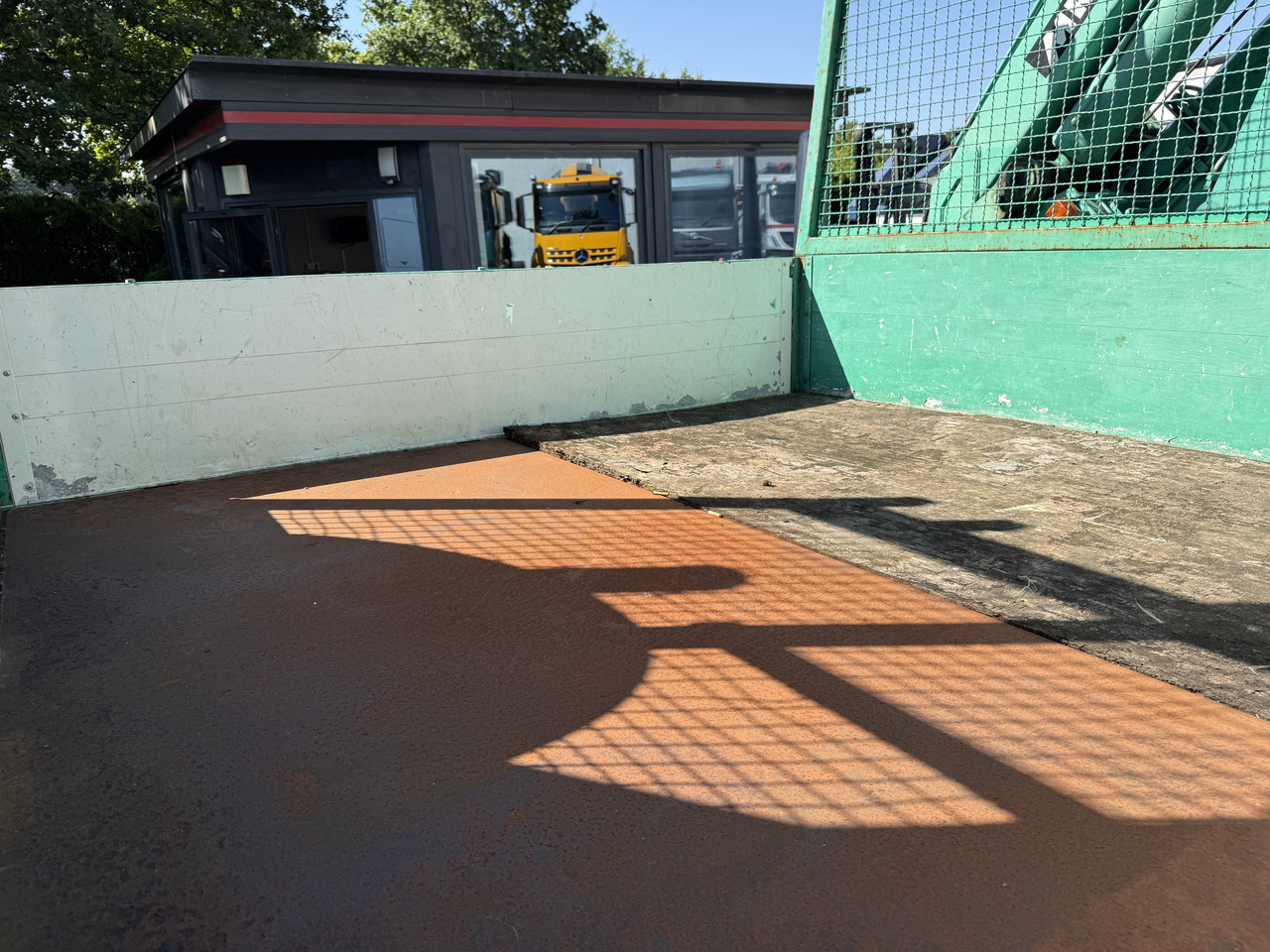 Volvo FM12 420 4X4 Kran MKG 300 bis 24 Meter - Бордови камион, Камион с кран: снимка 2 Volvo FM12 420 4X4 Kran MKG 300 bis 24 Meter - Бордови камион, Камион с кран: снимка 2