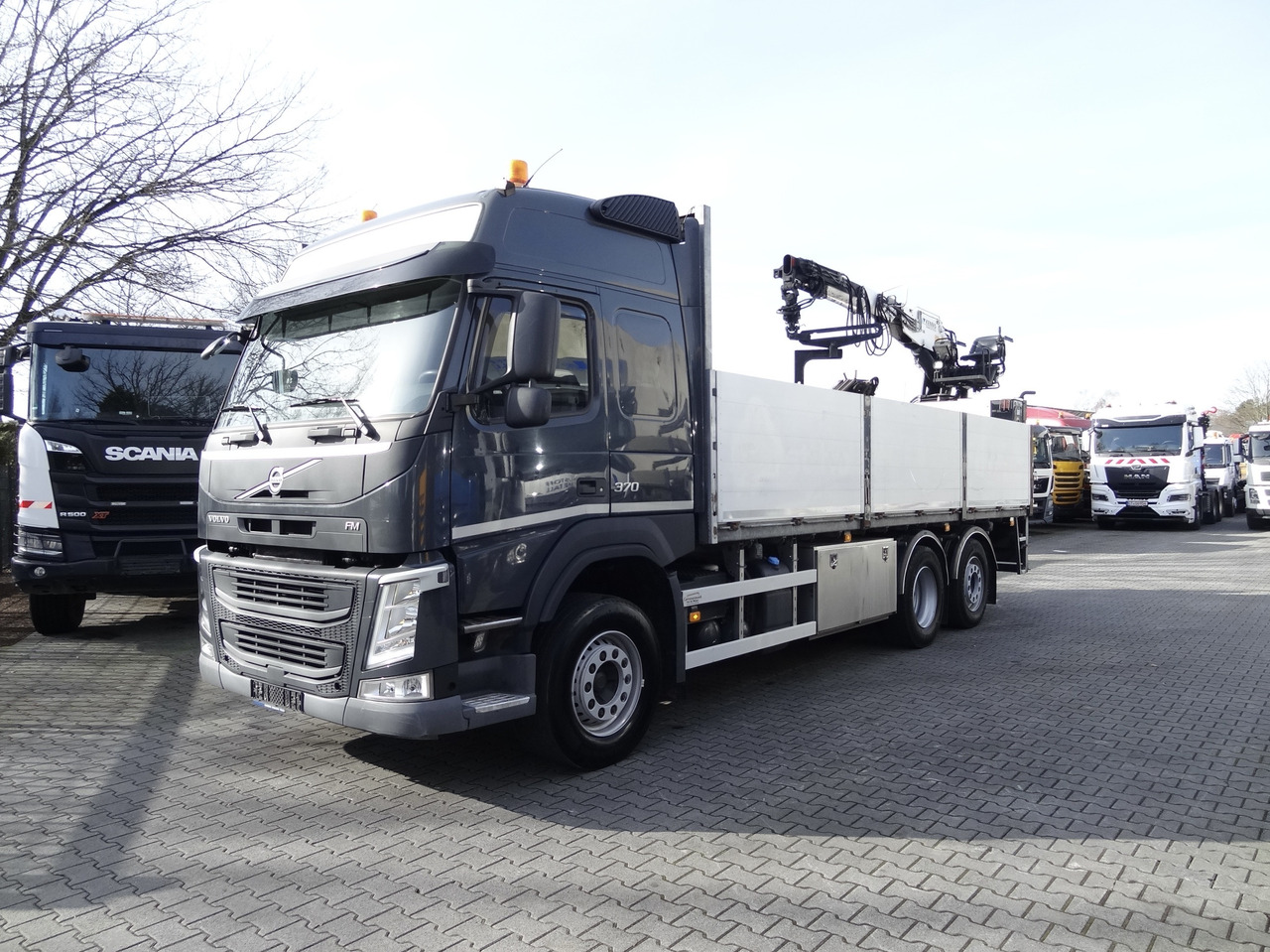 Volvo FM370 6X2*4 Kennis K14 Kran - Камион с кран, Бордови камион: снимка 1 Volvo FM370 6X2*4 Kennis K14 Kran - Камион с кран, Бордови камион: снимка 1
