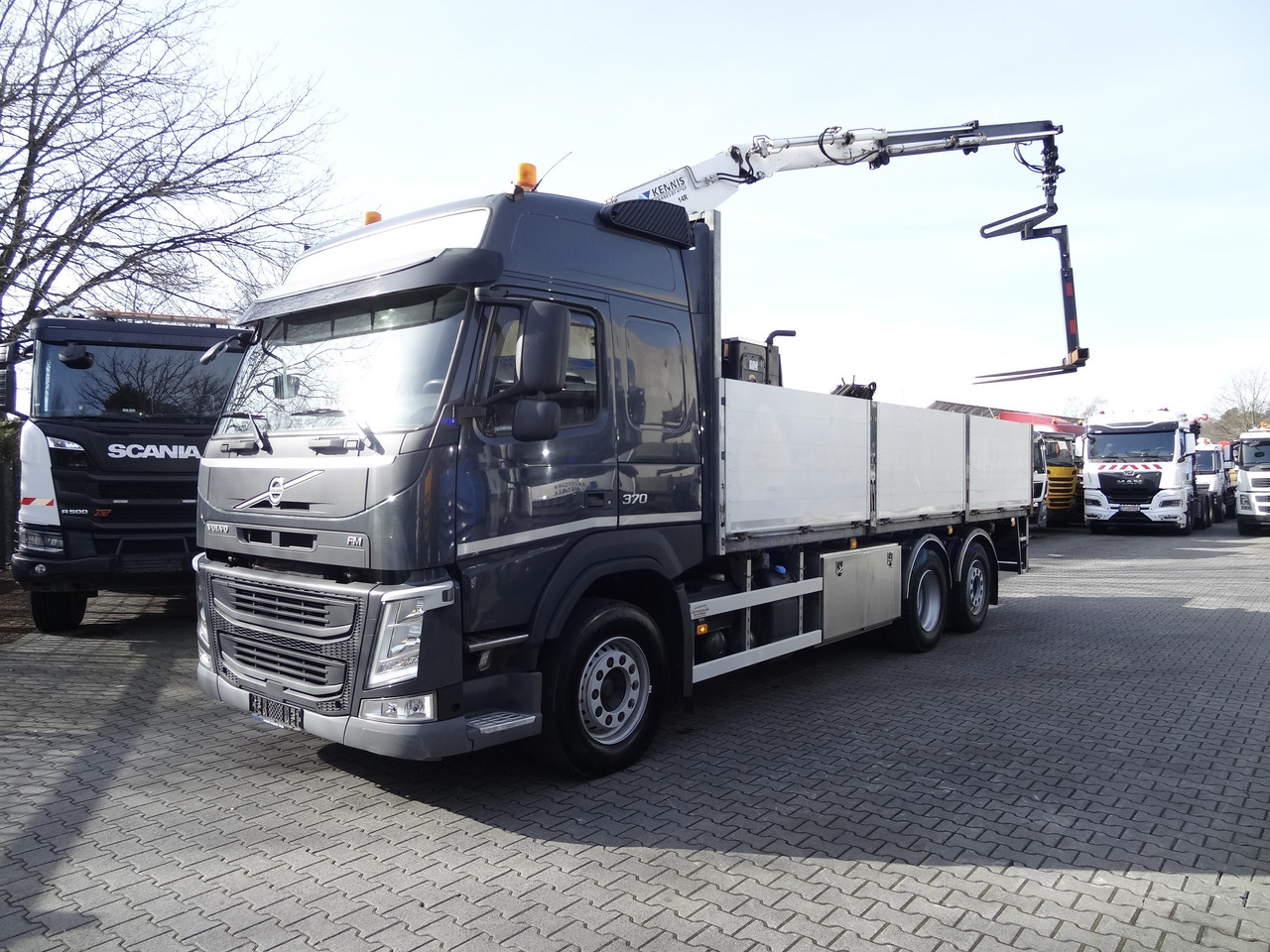Volvo FM370 6X2*4 Kennis K14 Kran - Бордови камион, Камион с кран: снимка 1 Volvo FM370 6X2*4 Kennis K14 Kran - Бордови камион, Камион с кран: снимка 1