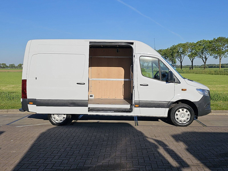 Товарен бус Mercedes-Benz Sprinter 317 L2H2 Mbux RWD!: снимка 13