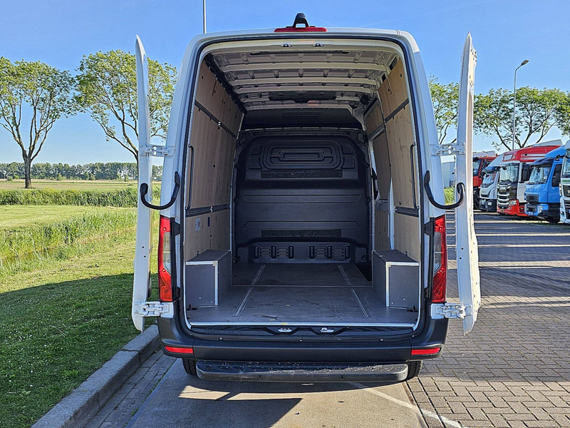 Товарен бус Mercedes-Benz Sprinter 317 L2H2 Mbux RWD!: снимка 12
