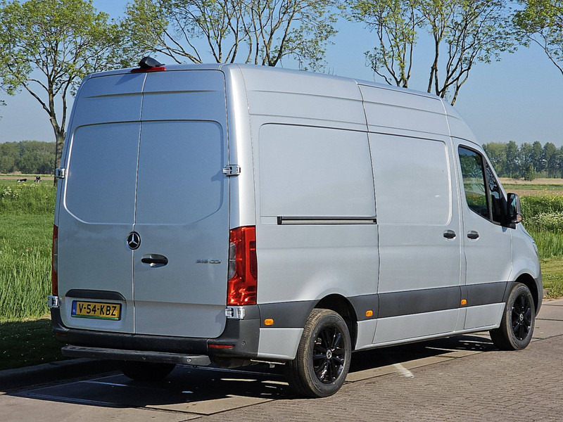 Mercedes-Benz Sprinter 319 L2H2 3.0Ltr V6 LED! - Товарен бус: снимка 3 Mercedes-Benz Sprinter 319 L2H2 3.0Ltr V6 LED! - Товарен бус: снимка 3