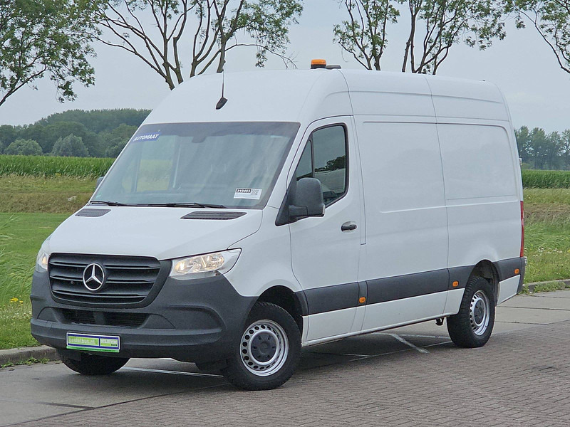 Mercedes-Benz Sprinter 319 L2H2 V6 3.5t-Trekh. - Товарен бус: снимка 2 Mercedes-Benz Sprinter 319 L2H2 V6 3.5t-Trekh. - Товарен бус: снимка 2