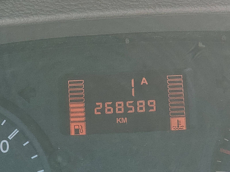 Товарен бус Renault Master 2.5: снимка 9