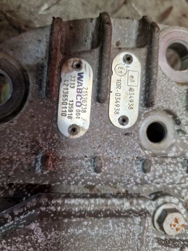 Volvo AT2612D Gearbox ECU Gearbox - Скоростна кутия: снимка 3 Volvo AT2612D Gearbox ECU Gearbox - Скоростна кутия: снимка 3