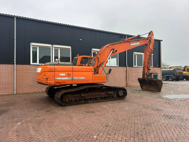 Doosan DX255LC - Верижен багер: снимка 3 Doosan DX255LC - Верижен багер: снимка 3