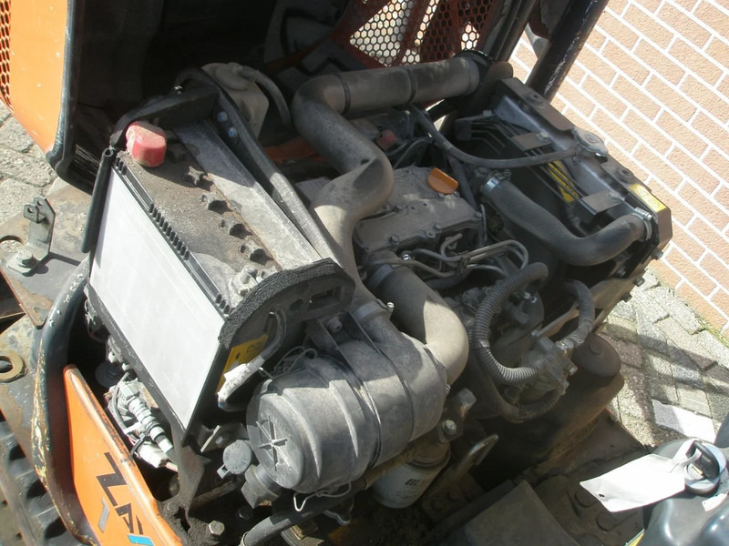 Hitachi ZX10U-2 - Мини багер: снимка 5 Hitachi ZX10U-2 - Мини багер: снимка 5