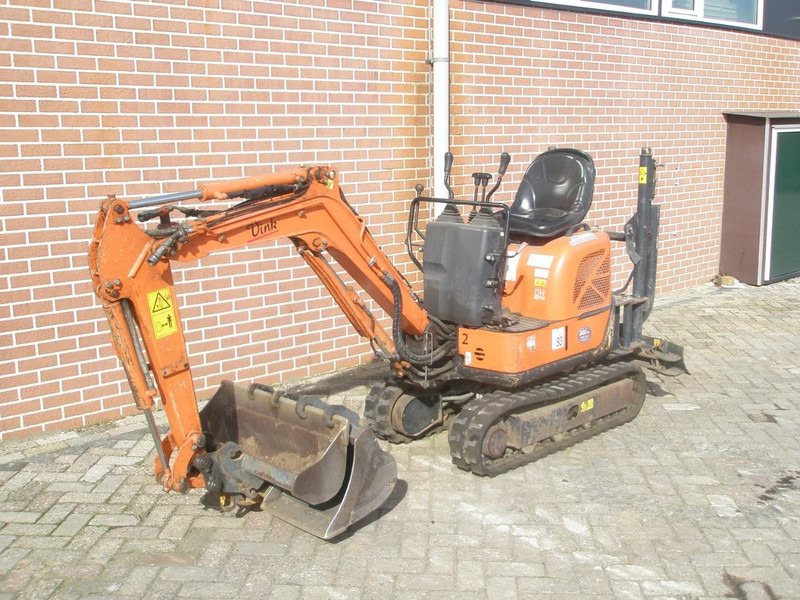 Hitachi ZX10U-2 - Мини багер: снимка 1 Hitachi ZX10U-2 - Мини багер: снимка 1