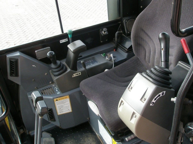 Мини багер Takeuchi TB23R: снимка 6