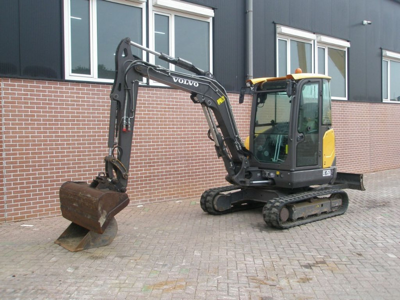 Volvo EC35D - Мини багер: снимка 1 Volvo EC35D - Мини багер: снимка 1
