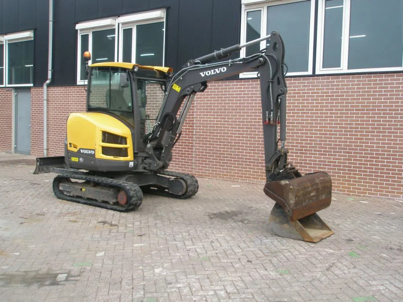 Volvo EC35D - Мини багер: снимка 4 Volvo EC35D - Мини багер: снимка 4