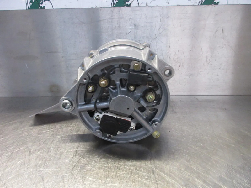 Iveco 0 120 689 524 BOSCH DYNAMO IVECO EURO 2 NIEUWE OP VOORRAAD - Алтернатор за Камион: снимка 4 Iveco 0 120 689 524 BOSCH DYNAMO IVECO EURO 2 NIEUWE OP VOORRAAD - Алтернатор за Камион: снимка 4
