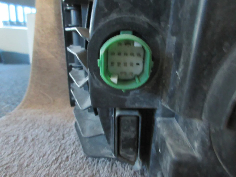 Iveco 5801898825 KOPLAMP HI WAY EURO 6 RECHTS KANT - Преден фар за Камион: снимка 4 Iveco 5801898825 KOPLAMP HI WAY EURO 6 RECHTS KANT - Преден фар за Камион: снимка 4