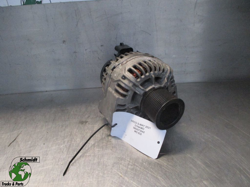 Iveco S-WAY 5802573042 DYNAMO EURO 6 MODEL 2021 - Алтернатор за Камион: снимка 1 Iveco S-WAY 5802573042 DYNAMO EURO 6 MODEL 2021 - Алтернатор за Камион: снимка 1