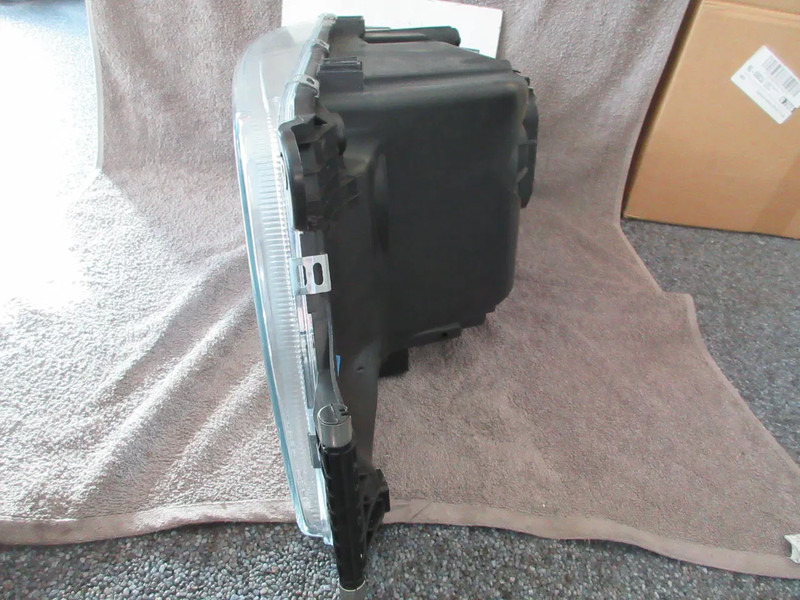 MAN 81.25101-6664//81.25101-6688 81.25101-6504 RECHTS KOPLAMP TGS TGX NIEUWE !! - Преден фар за Камион: снимка 4 MAN 81.25101-6664//81.25101-6688 81.25101-6504 RECHTS KOPLAMP TGS TGX NIEUWE !! - Преден фар за Камион: снимка 4