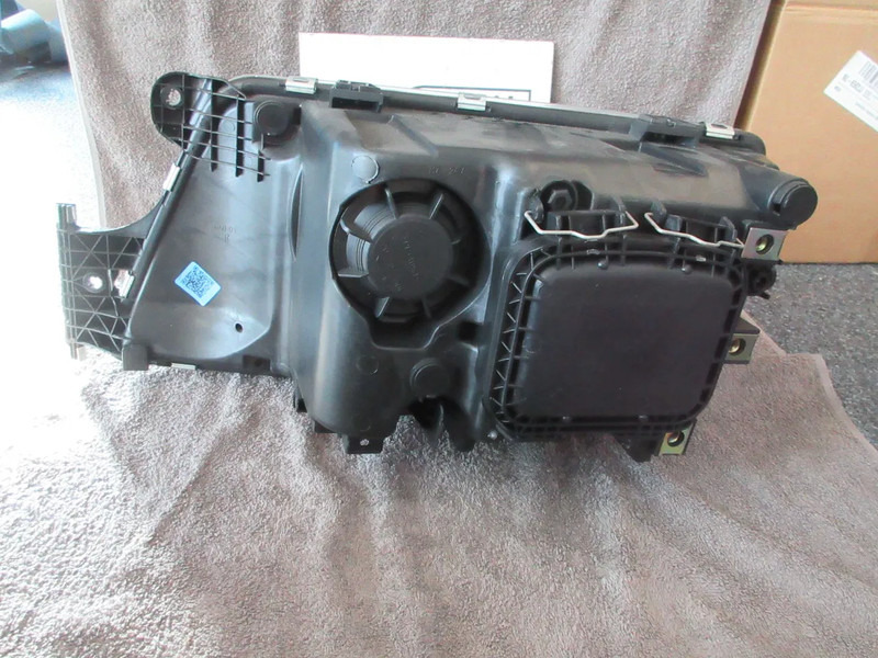 MAN 81.25101-6664//81.25101-6688 81.25101-6504 RECHTS KOPLAMP TGS TGX NIEUWE !! - Преден фар за Камион: снимка 3 MAN 81.25101-6664//81.25101-6688 81.25101-6504 RECHTS KOPLAMP TGS TGX NIEUWE !! - Преден фар за Камион: снимка 3