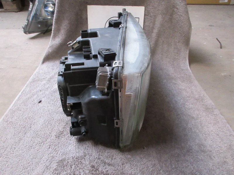 MAN 81.25101-6745// 81.25101-6683 KOPLAMP LINKS MAN TGX TGS 18.420 EURO 6 - Преден фар за Камион: снимка 4 MAN 81.25101-6745// 81.25101-6683 KOPLAMP LINKS MAN TGX TGS 18.420 EURO 6 - Преден фар за Камион: снимка 4