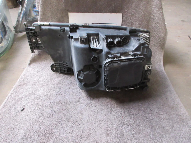 MAN 81.25101-6745// 81.25101-6683 KOPLAMP LINKS MAN TGX TGS 18.420 EURO 6 - Преден фар за Камион: снимка 3 MAN 81.25101-6745// 81.25101-6683 KOPLAMP LINKS MAN TGX TGS 18.420 EURO 6 - Преден фар за Камион: снимка 3