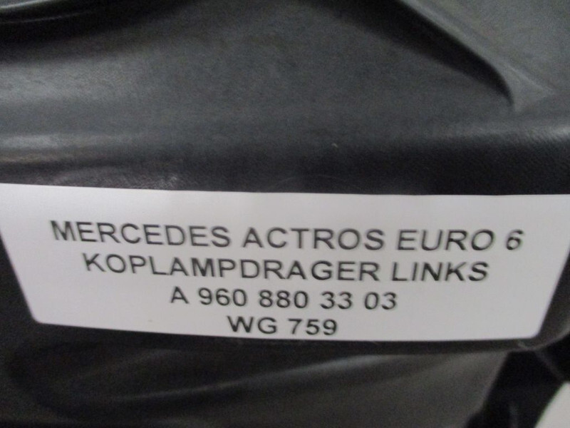 Mercedes-Benz A 960 880 33 03 Actros Mp4 Koplampdrager Links Nieuw en gebruikt! - Кабина и интериор за Камион: снимка 2 Mercedes-Benz A 960 880 33 03 Actros Mp4 Koplampdrager Links Nieuw en gebruikt! - Кабина и интериор за Камион: снимка 2