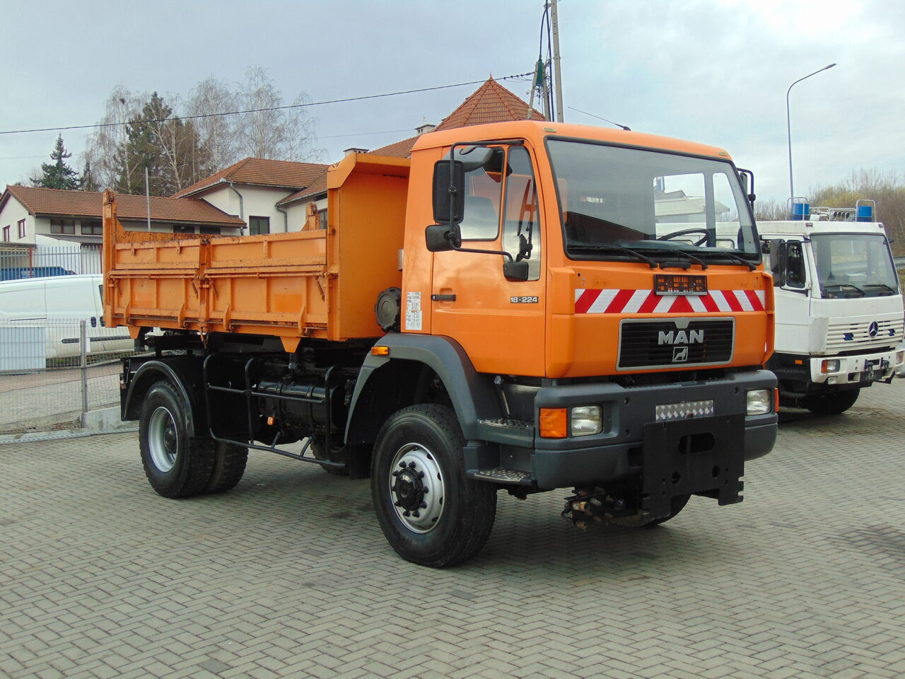 MAN 18-224 4x4 KIPER - Самосвал камион: снимка 2 MAN 18-224 4x4 KIPER - Самосвал камион: снимка 2