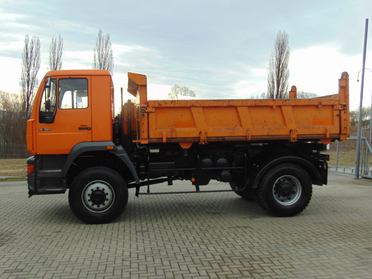 MAN 18-224 4x4 KIPER - Самосвал камион: снимка 5 MAN 18-224 4x4 KIPER - Самосвал камион: снимка 5