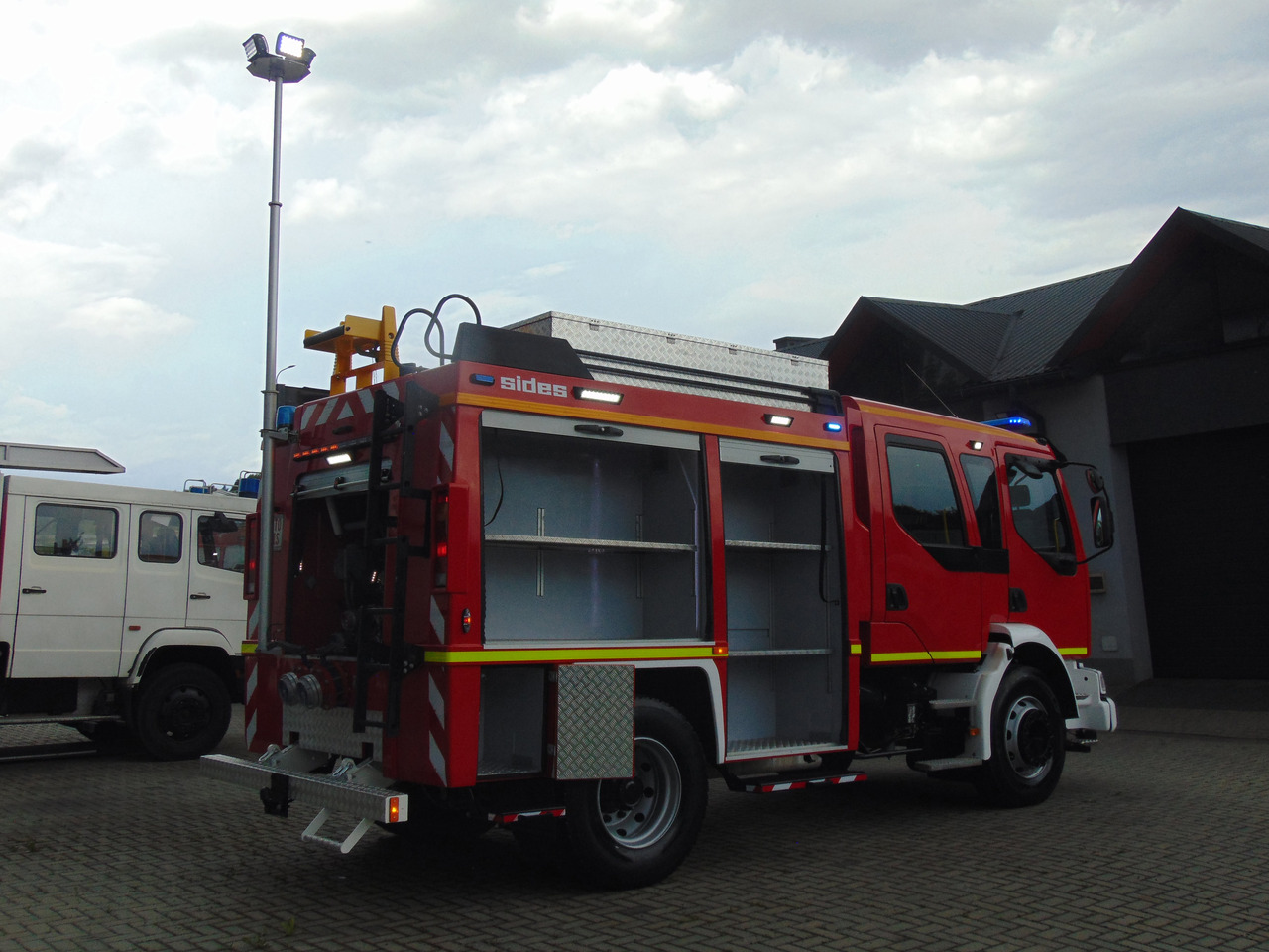 Пожарна кола RENAULT Midlum 270dCi SIDES: снимка 28