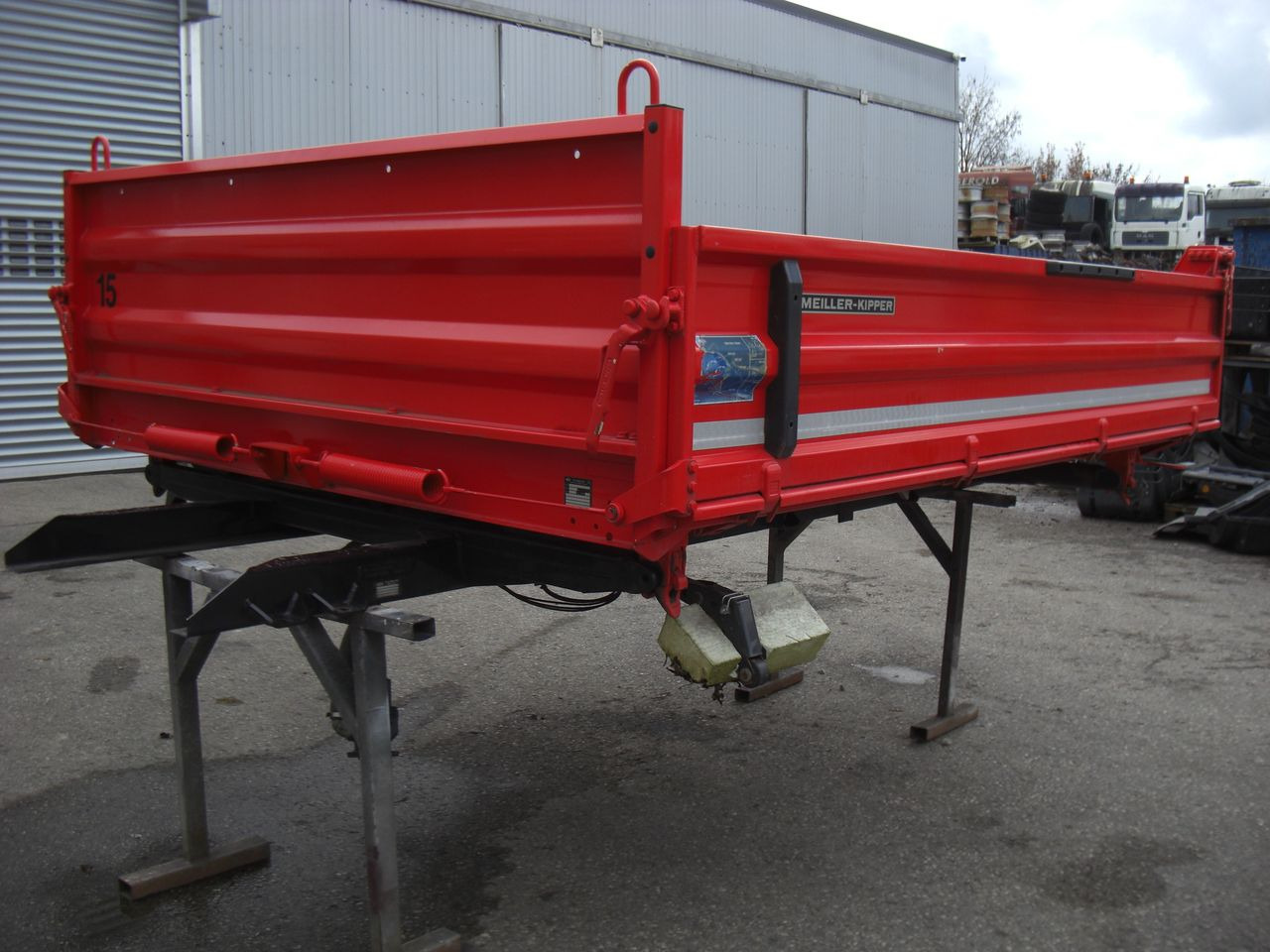 Meiller Kipper 3 Seiten Kipper - Самосвална надстройка: снимка 2 Meiller Kipper 3 Seiten Kipper - Самосвална надстройка: снимка 2