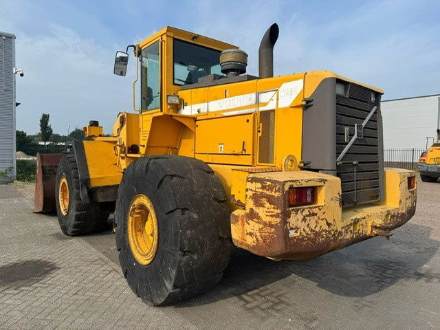 Volvo L180C - Колесен товарач: снимка 2 Volvo L180C - Колесен товарач: снимка 2
