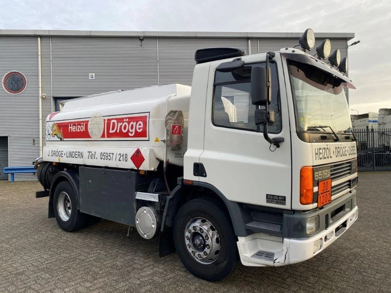 DAF 65CF-240 / FULL STEEL / POMP / 3 COMPARTIMENTS / 8350 LITER / ONLY:25969 KM / EURO-2 / MANUAL / GOOD CONDITION - Камион цистерна: снимка 2 DAF 65CF-240 / FULL STEEL / POMP / 3 COMPARTIMENTS / 8350 LITER / ONLY:25969 KM / EURO-2 / MANUAL / GOOD CONDITION - Камион цистерна: снимка 2
