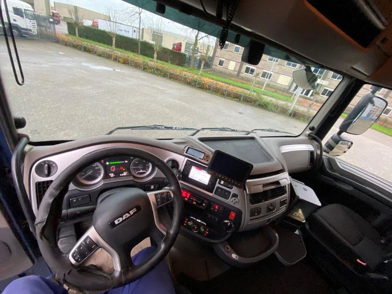 Мултилифт с кука камион DAF XF106-530 8X2 / AJK HOOKLIFT 25000KG / 9 TON FRONT AXLE / NAVI / ONLY:612482 KM / SSC / AUTOMATIC / EURO-6 / 2019: снимка 14 Мултилифт с кука камион DAF XF106-530 8X2 / AJK HOOKLIFT 25000KG / 9 TON FRONT AXLE / NAVI / ONLY:612482 KM / SSC / AUTOMATIC / EURO-6 / 2019: снимка 14