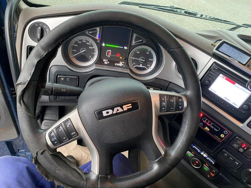 Мултилифт с кука камион DAF XF106-530 8X2 / AJK HOOKLIFT 25000KG / 9 TON FRONT AXLE / NAVI / ONLY:612482 KM / SSC / AUTOMATIC / EURO-6 / 2019: снимка 16 Мултилифт с кука камион DAF XF106-530 8X2 / AJK HOOKLIFT 25000KG / 9 TON FRONT AXLE / NAVI / ONLY:612482 KM / SSC / AUTOMATIC / EURO-6 / 2019: снимка 16