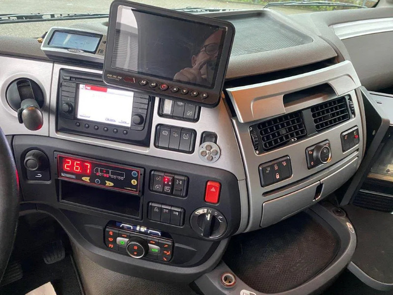 Мултилифт с кука камион DAF XF106-530 8X2 / AJK HOOKLIFT 25000KG / 9 TON FRONT AXLE / NAVI / ONLY:612482 KM / SSC / AUTOMATIC / EURO-6 / 2019: снимка 18 Мултилифт с кука камион DAF XF106-530 8X2 / AJK HOOKLIFT 25000KG / 9 TON FRONT AXLE / NAVI / ONLY:612482 KM / SSC / AUTOMATIC / EURO-6 / 2019: снимка 18