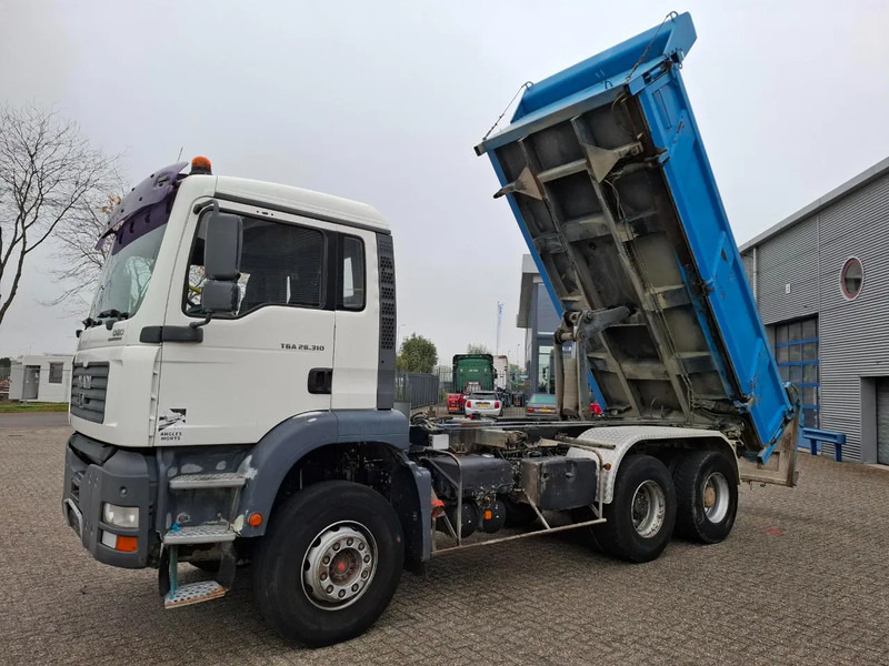 MAN TGA 26.310 / 6X4 / 2XBIG AXLE / 2SIDE TIPPER / ONLY:545423 KM / TUV:06-05-2026 / FULL-STEEL / AIRCO / MANUAL / EURO-4 / 2005 - Самосвал камион: снимка 1 MAN TGA 26.310 / 6X4 / 2XBIG AXLE / 2SIDE TIPPER / ONLY:545423 KM / TUV:06-05-2026 / FULL-STEEL / AIRCO / MANUAL / EURO-4 / 2005 - Самосвал камион: снимка 1